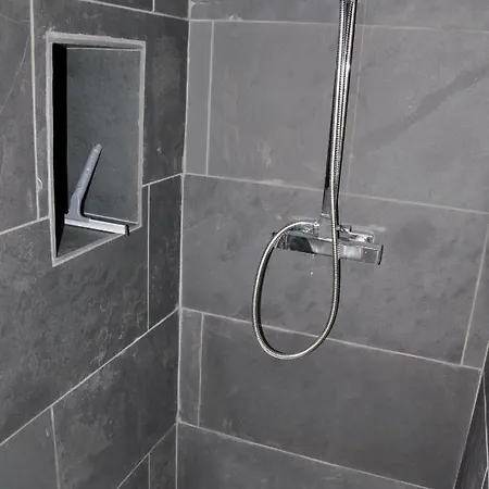 Rouge Pompon * Mèze