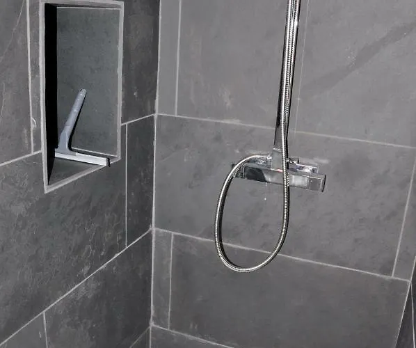 Rouge Pompon * Mèze